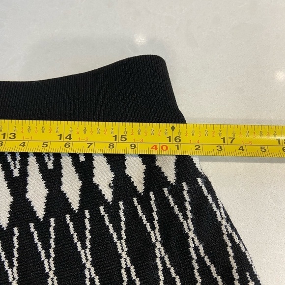 Max Studio Skater Knit Skirt Size Large - Picture 5 of 7